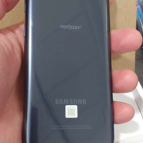 Samsung Galaxy A10e 32GB Unlocked. In good condition !!! - Picture 4 of 5